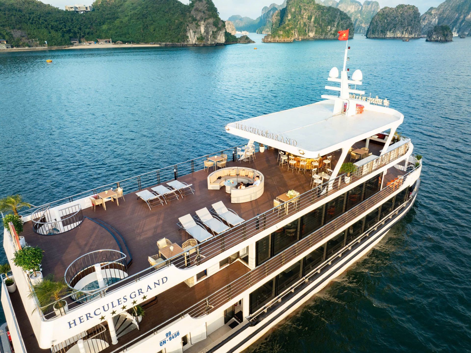 Ha Long Bay Full Day Trip - 5 Star Cruise from Hanoi